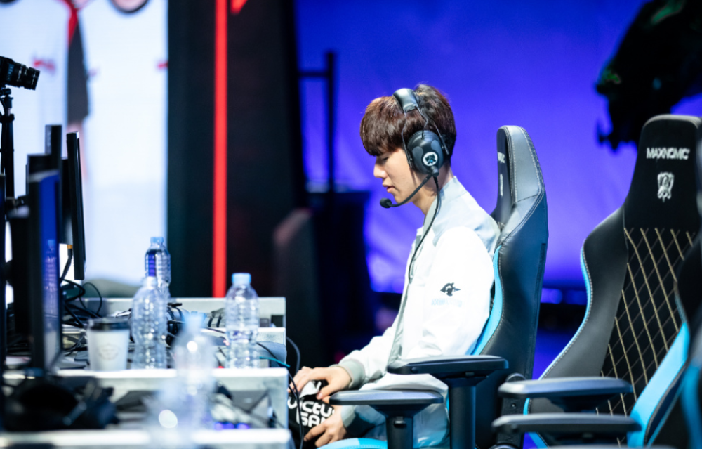 开云-包含塔图姆与50激战曼联分钟，持续失利胜负难料！，TheShy焦点对战全场沸腾不已的词条-开云